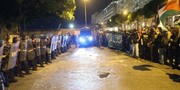 avrupada-israile-sumud-filosu-tepkisi-binlerce-kisi-sokaklara-dokuldu-0-rUFOCNwd